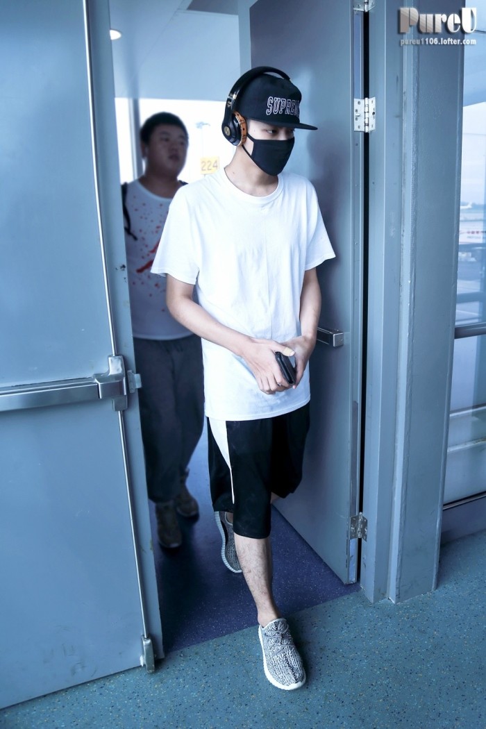 帅气吴亦凡机场照
