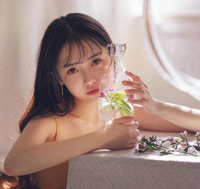 阳光清新娇嫩俏皮可爱美女