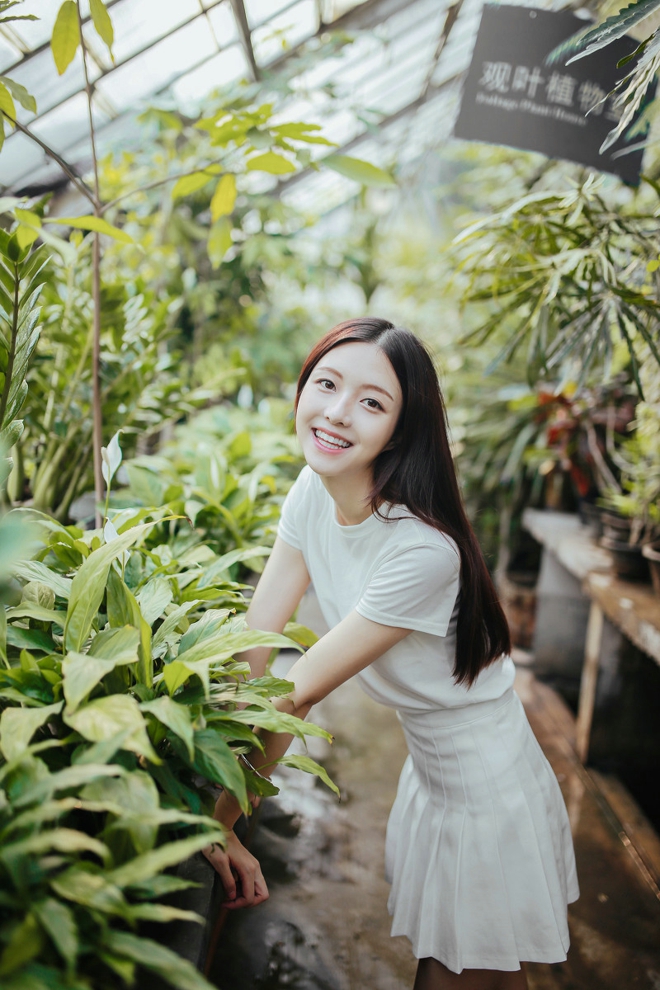 气质美女甜美笑容清纯正能量写真