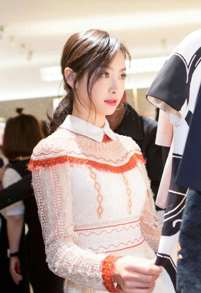 宋茜出席某活动清新淡雅自带仙气