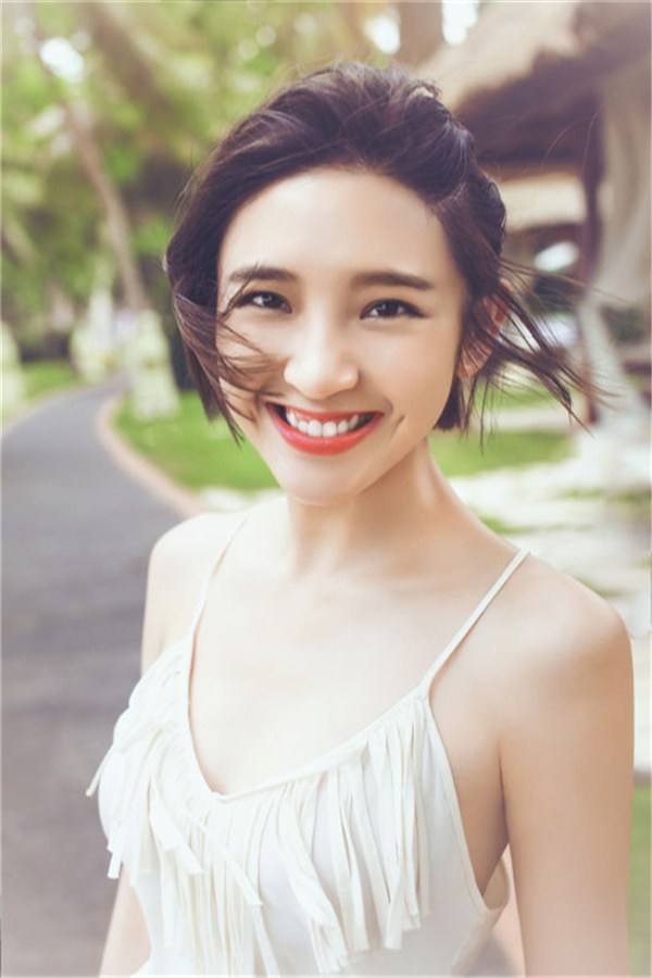 中国漂亮女星唐艺昕清纯照片 唐艺昕拍哭戏看