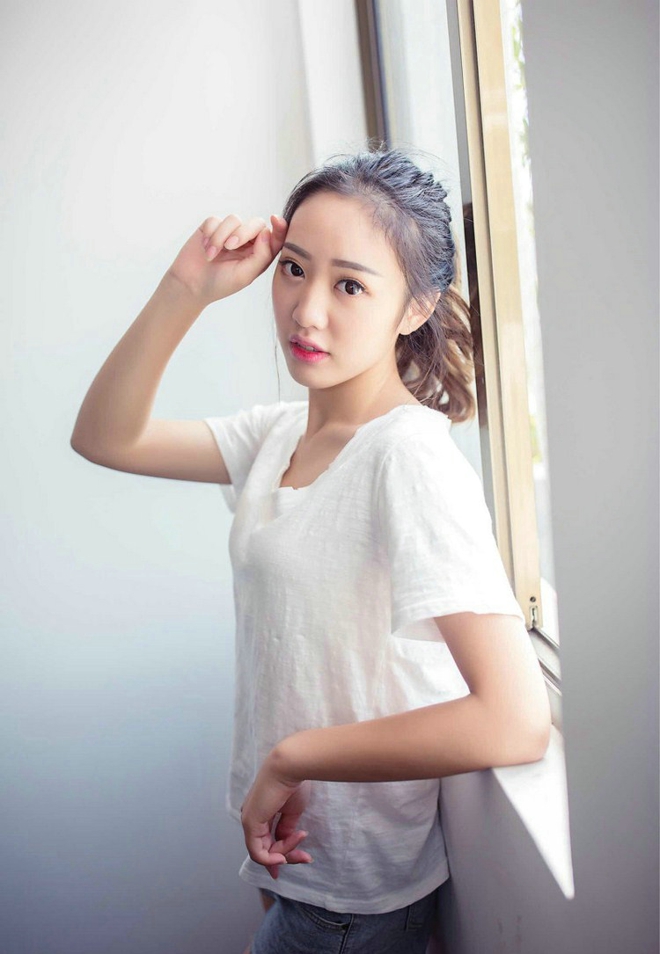 休闲女仔女孩甜美俏皮图片