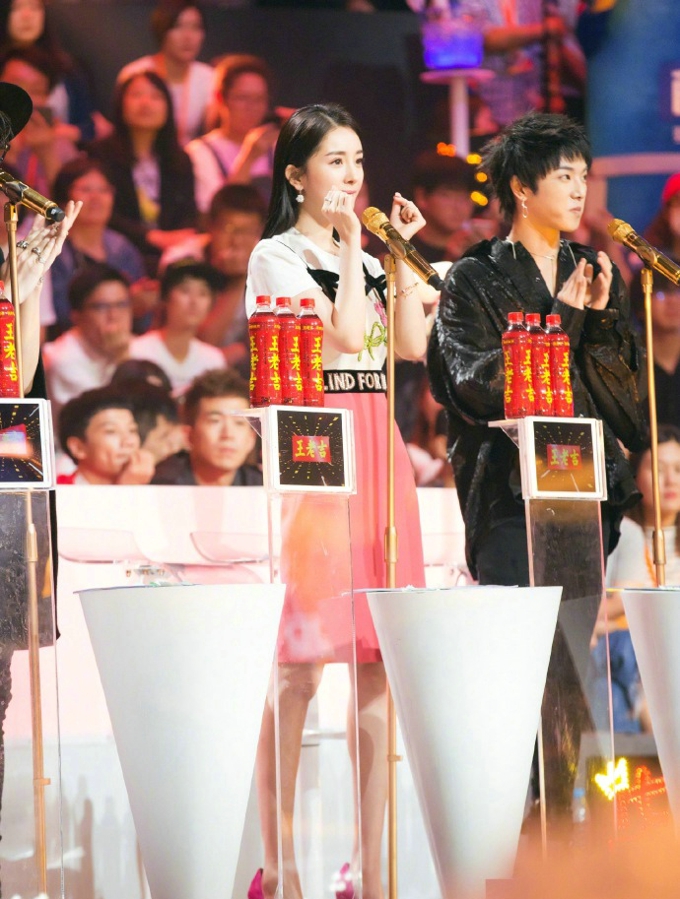 杨幂电影节红毯气质写真套图