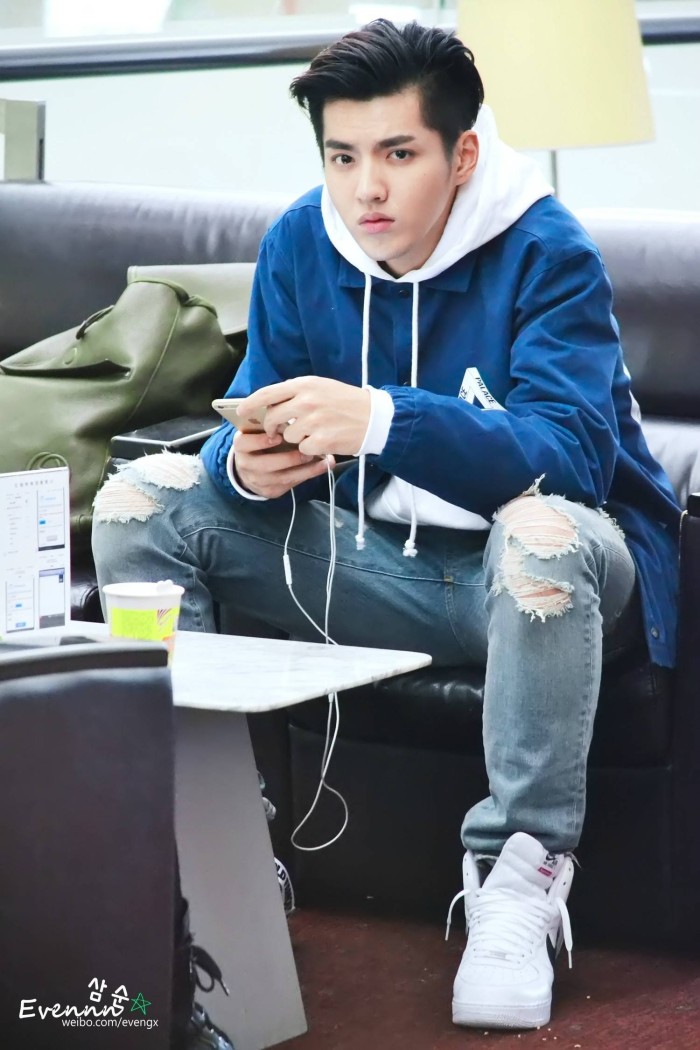 帅气吴亦凡机场照