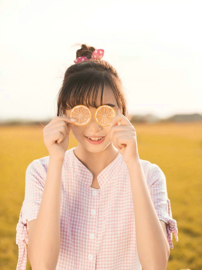 清纯稚嫩俏皮可爱女孩郊外清晰阳光甜美活泼写真