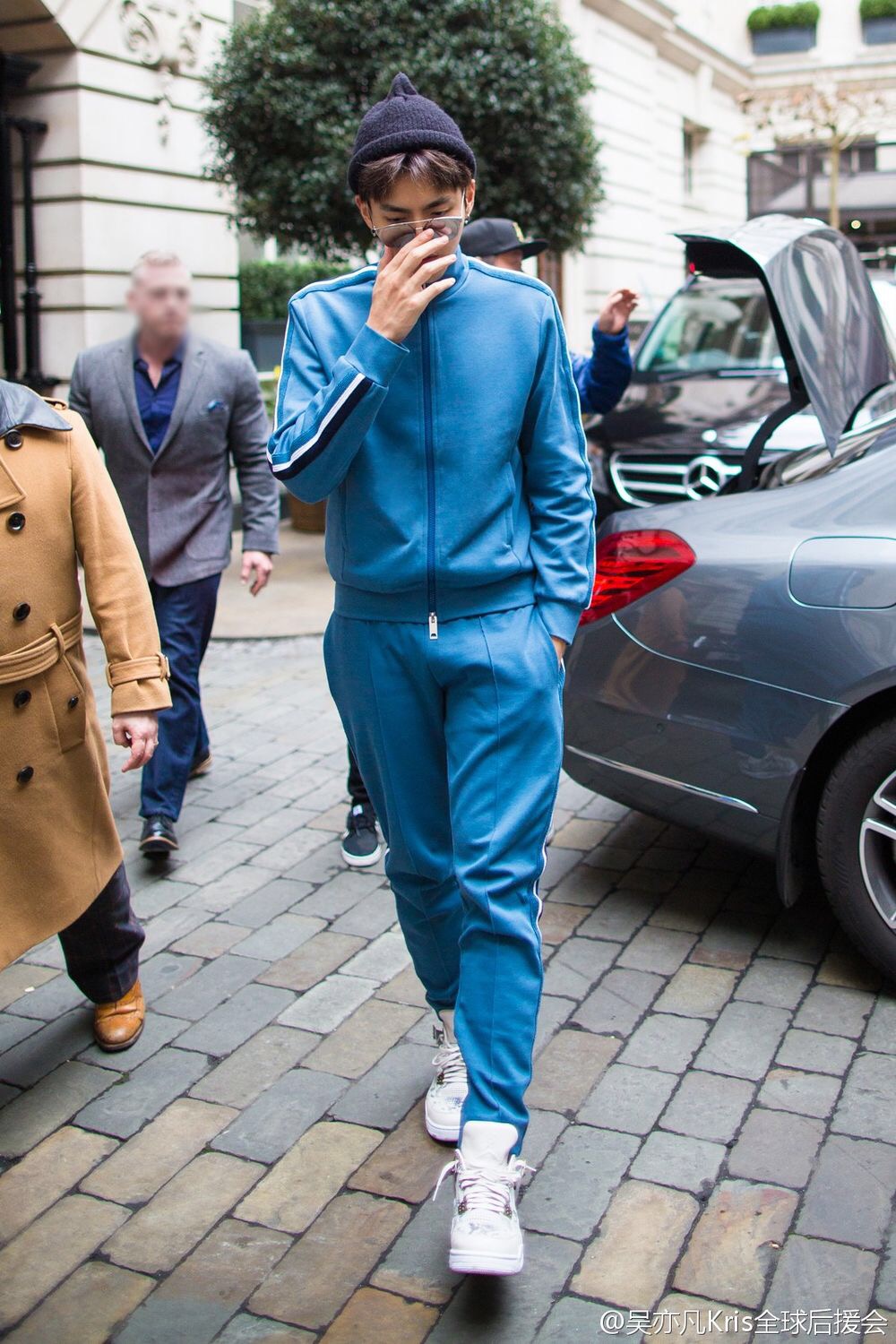 帅气吴亦凡机场照