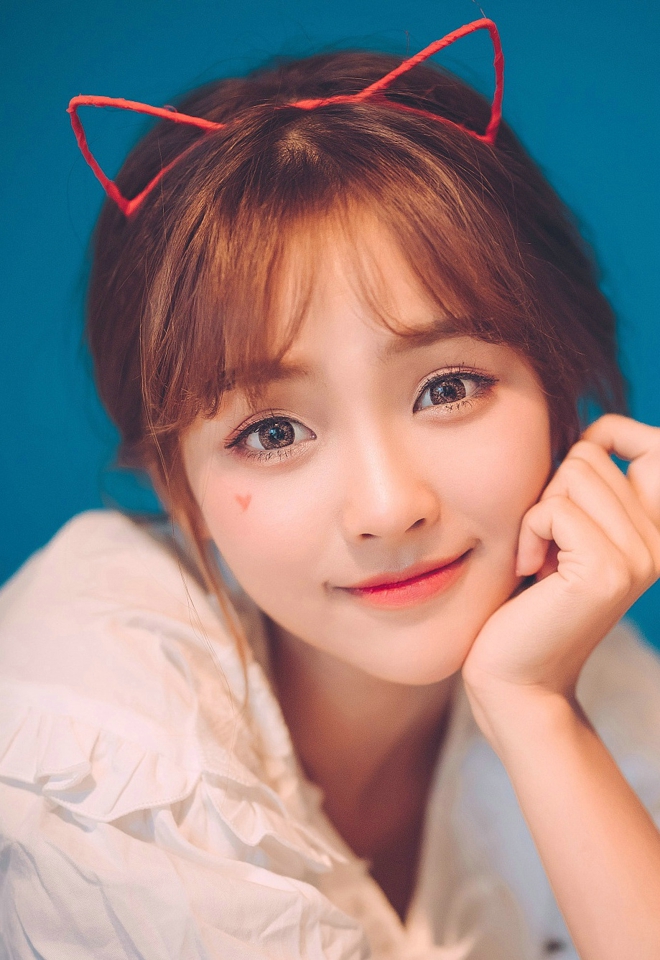 清纯可爱娃娃脸稚气少女生活写真