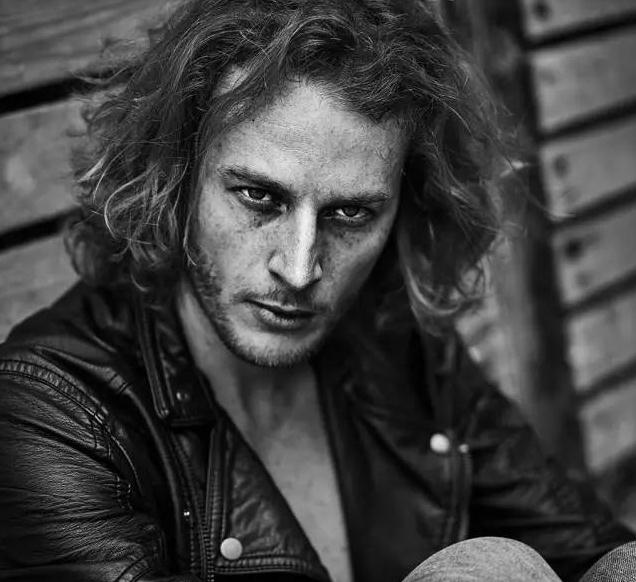 看这眼睛，不仅撩人，还给照片加戏!