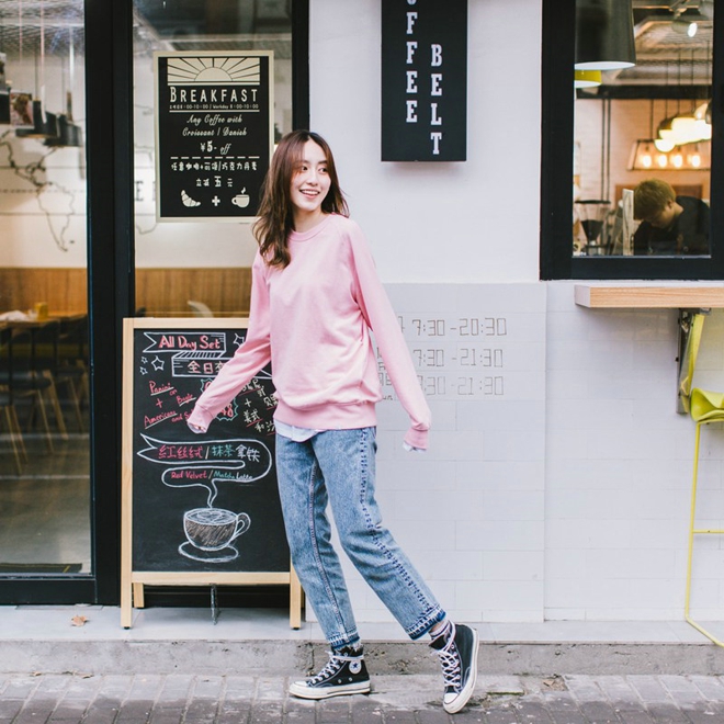 元气十足清新可爱妹纸街头阳光