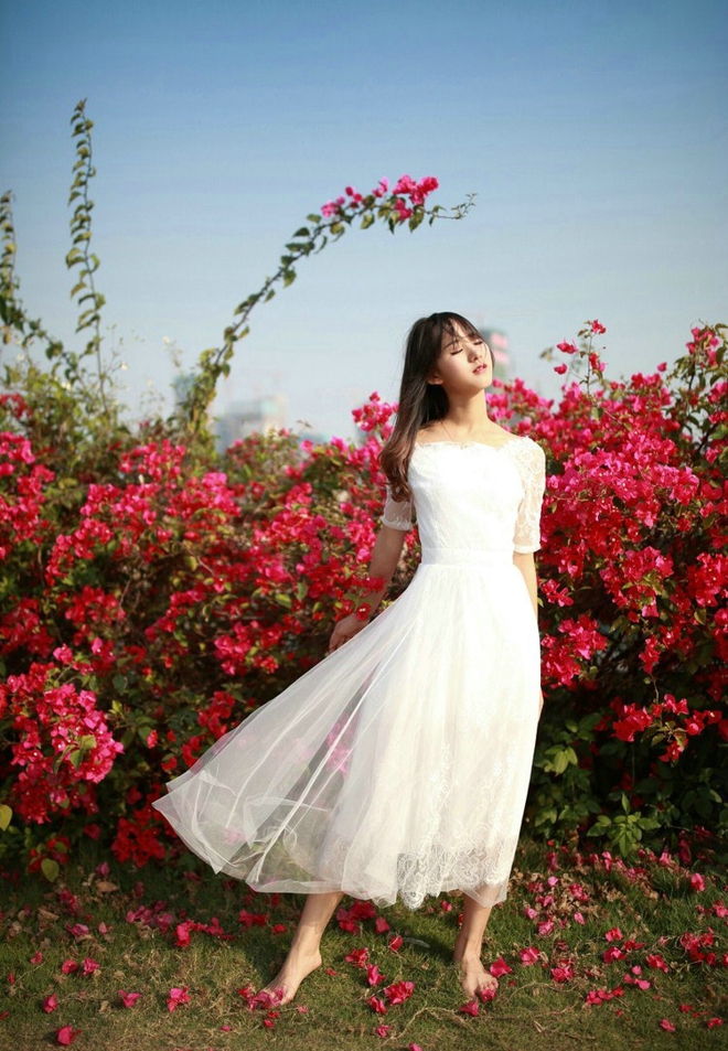 清纯娇嫩漂亮美眉户外写真