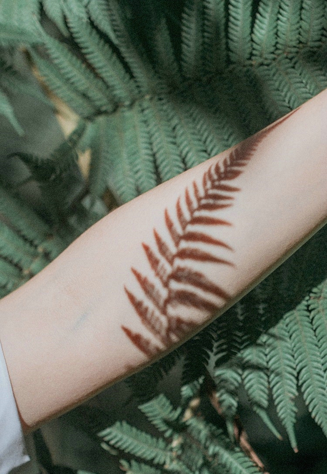 清纯稚嫩樱桃小嘴清秀美女森林清新写真