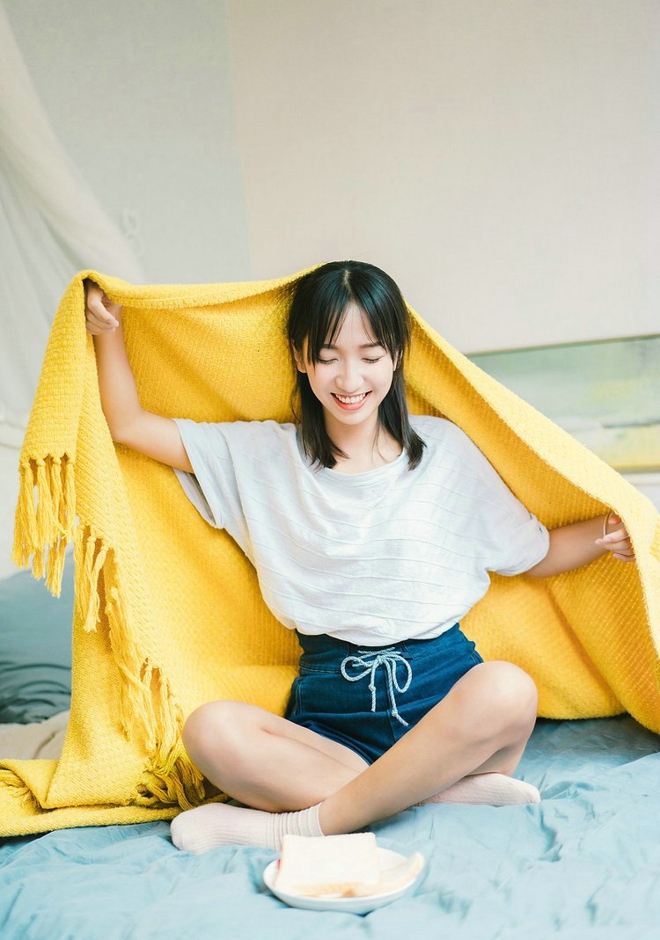 可爱清甜小美女清纯俏皮闺房娇嫩白皙靓丽写真