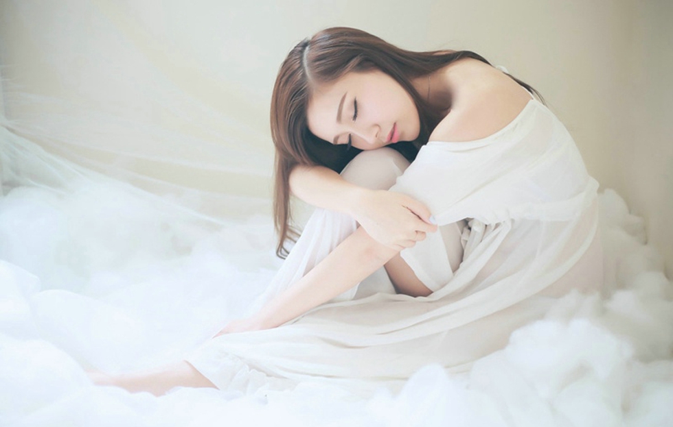 云中的女孩清纯唯美婚纱