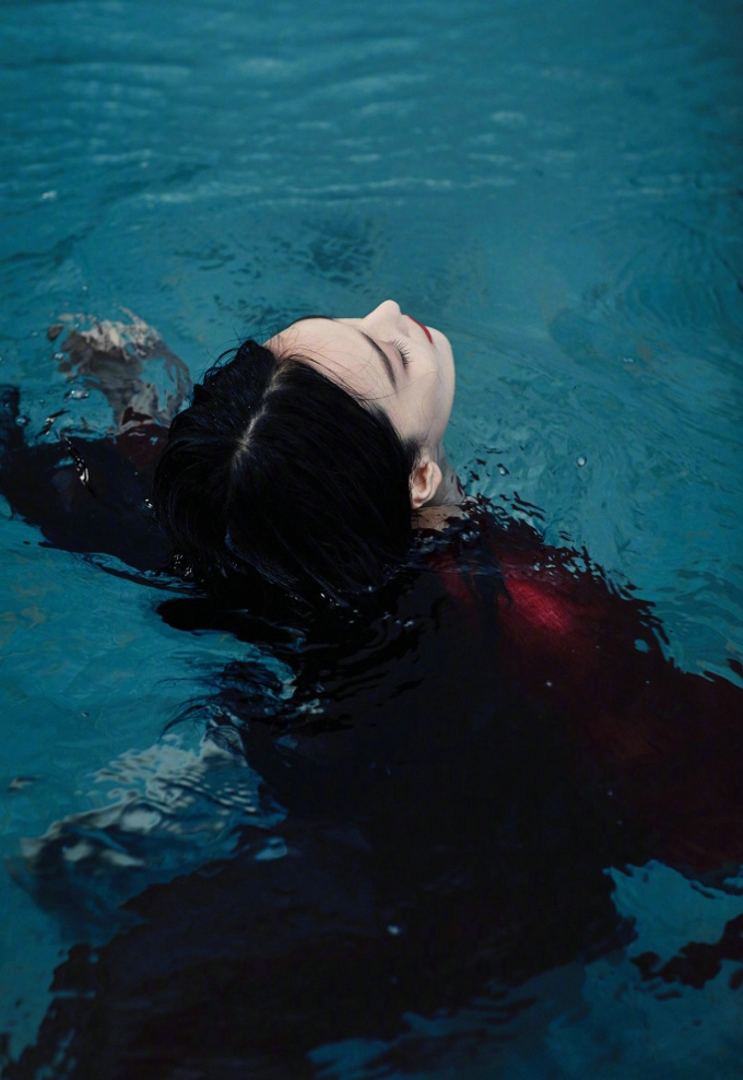 张馨予夏日清凉大片写真