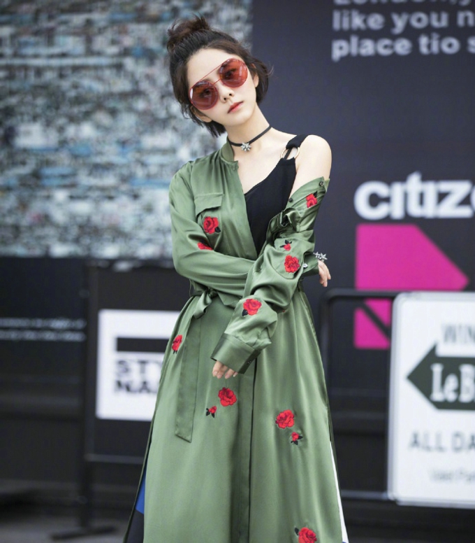 清纯女星谭松韵白衬衣清新美图