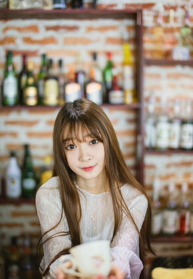 粉嫩清甜美女午后休憩清纯阳光俏皮可爱唯美写真