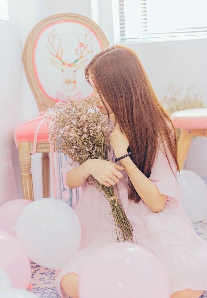 清新美女居家粉嫩阳光俏皮唯美写真