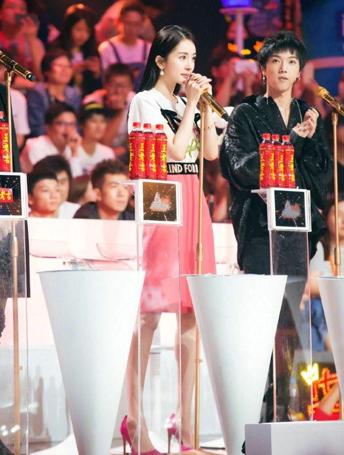 杨幂电影节红毯气质写真套图