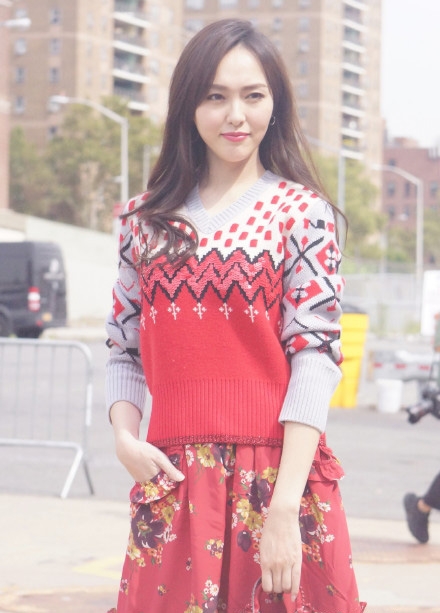 唐嫣纽约看秀造型美图 气质优雅迷人