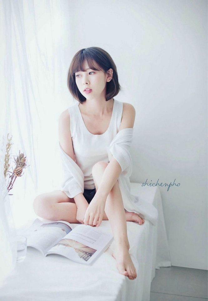 娇嫩悠闲自在漂亮宅女mm写真