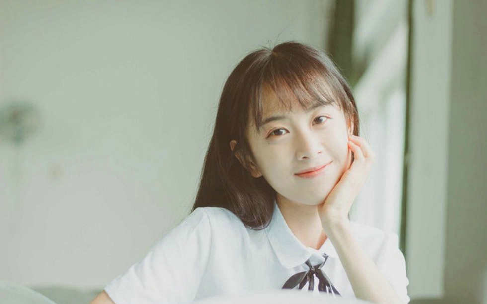 纯净唯美金融系阳光美女教室俏皮可爱唯美写真