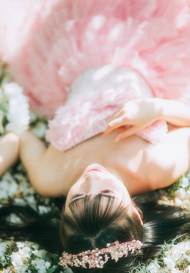 娇小玲珑清纯美女梦幻写真