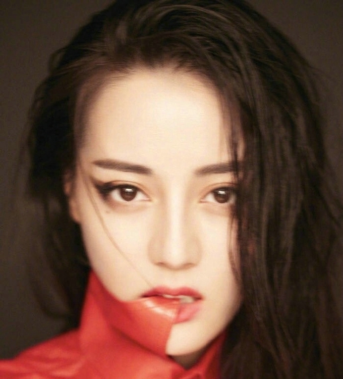 迪丽热巴SuperELLE创刊号封面大片曝光