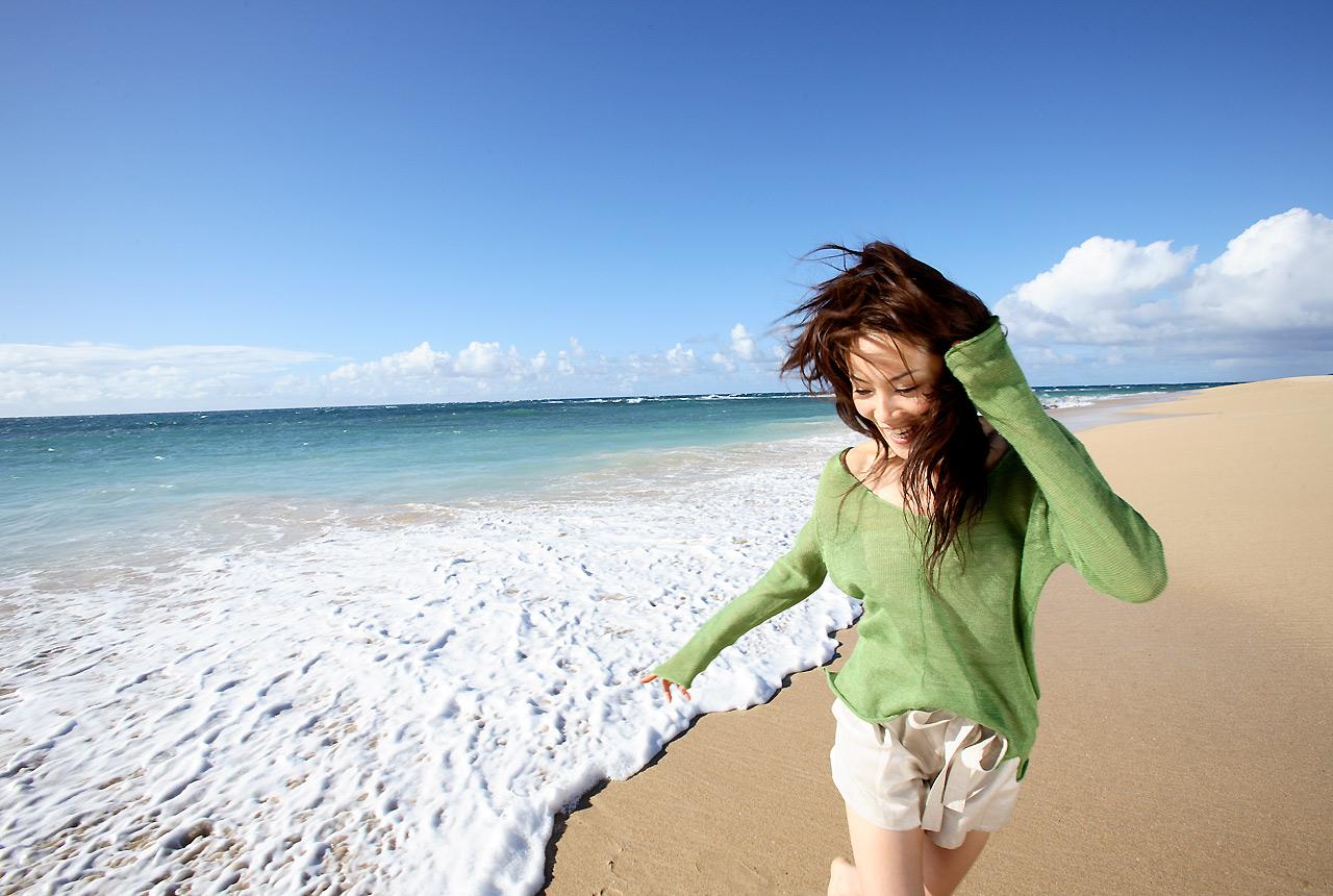 夏日海边美女图片