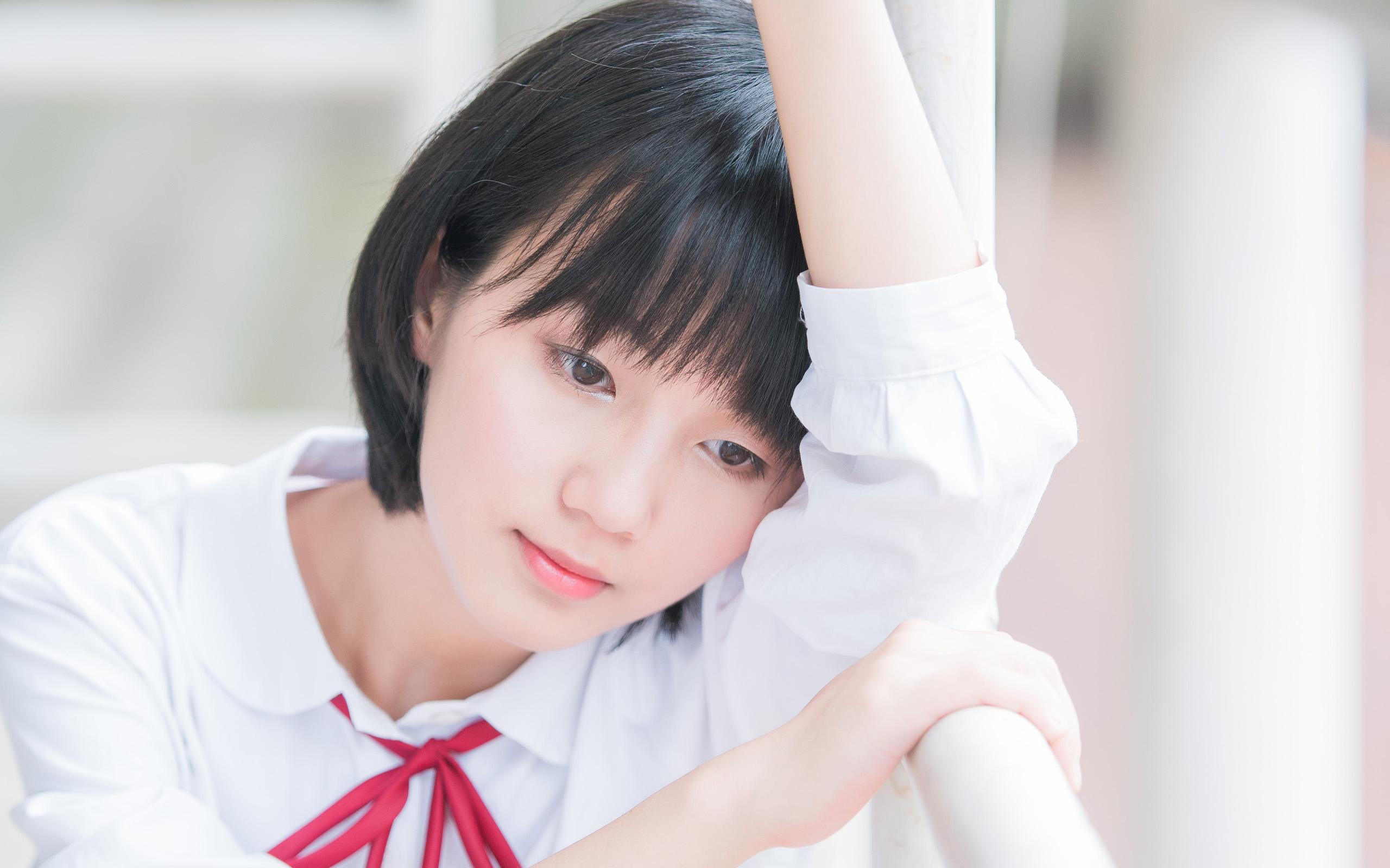 青春靓丽短发美女迷人照