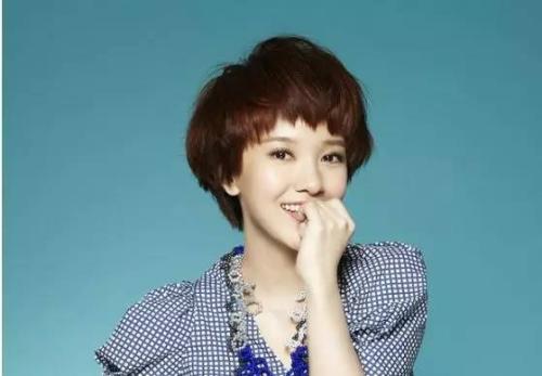 郭采洁可爱帅气短发照片