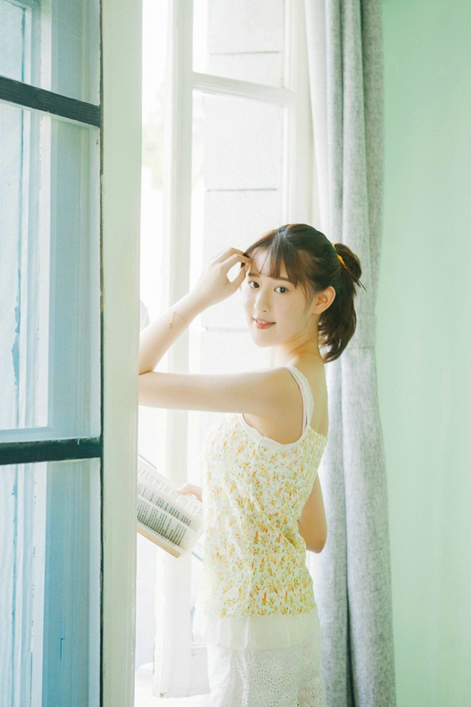 可爱空气刘海白嫩邻家女孩写真集