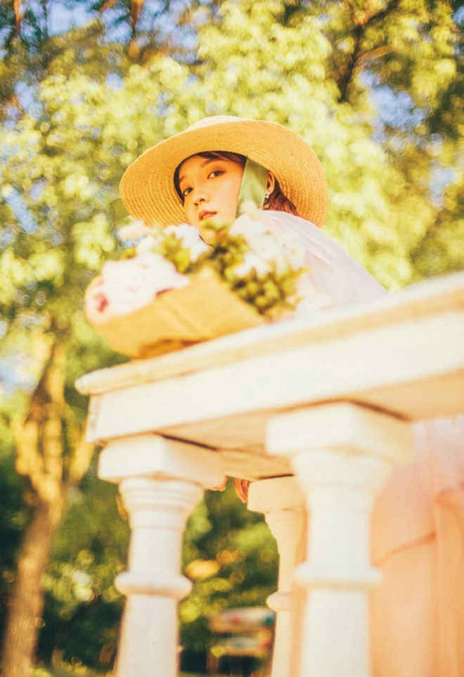 优雅古典美人暖色系气质唯美写真