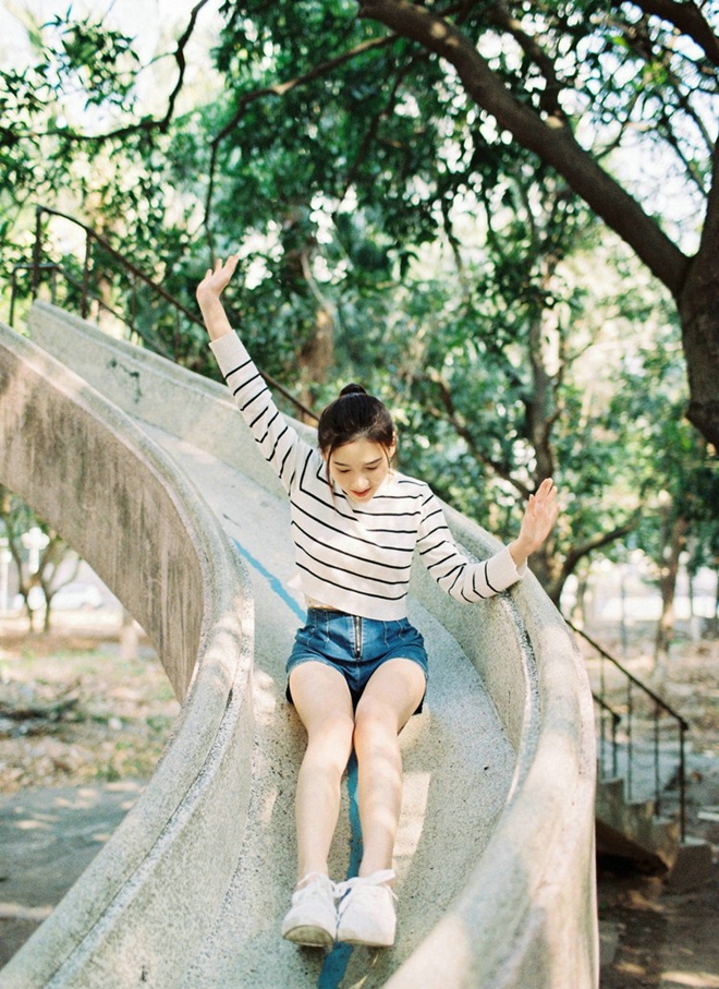 马尾少女牛仔短裤休闲写真