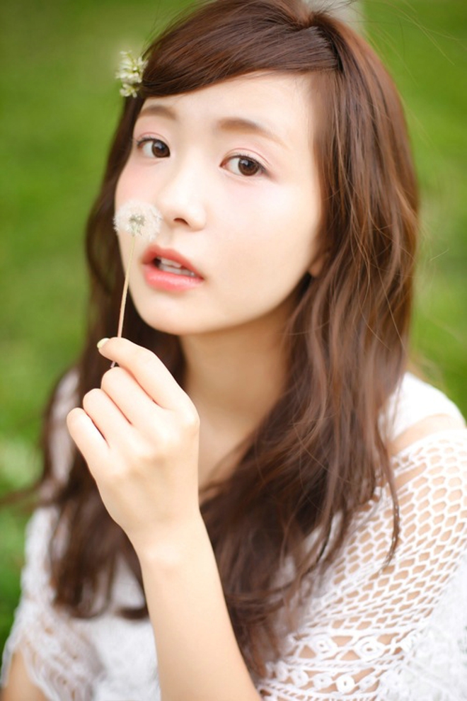 清纯可爱长发妹纸清甜可人正能量写真照