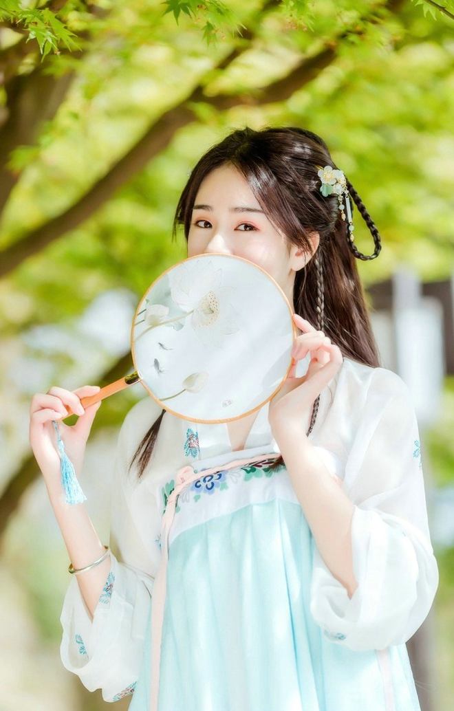 清纯古典美女仙气十足