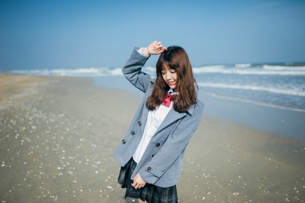 清纯温婉可人校服美女清纯甜美沙滩写真
