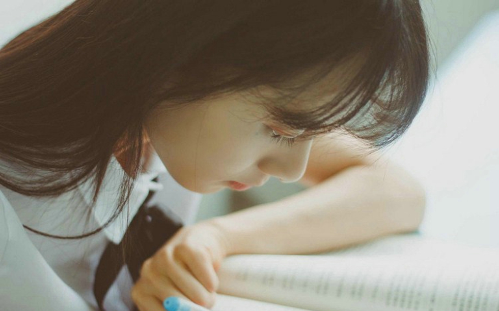 纯净唯美金融系阳光美女教室俏皮可爱唯美写真