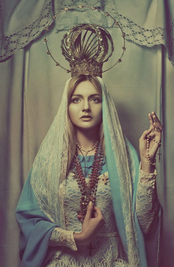 他们给圣母带上了头饰，美翻了!