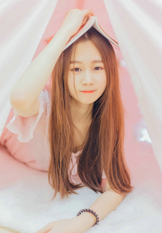 清新美女居家粉嫩阳光俏皮唯美写真