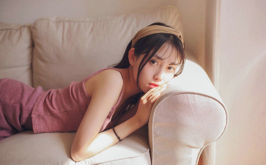 阳光清新娇嫩俏皮可爱美女