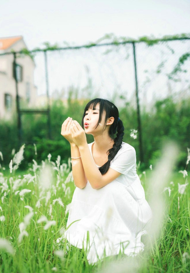 美女长相似奶茶妹妹写真