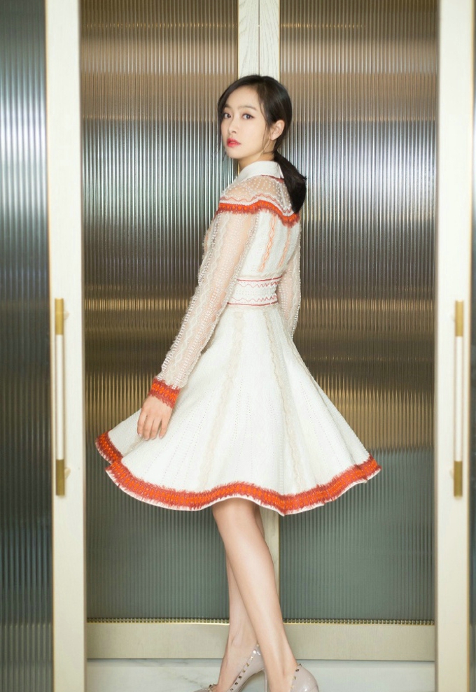 宋茜出席某活动清新淡雅自带仙气