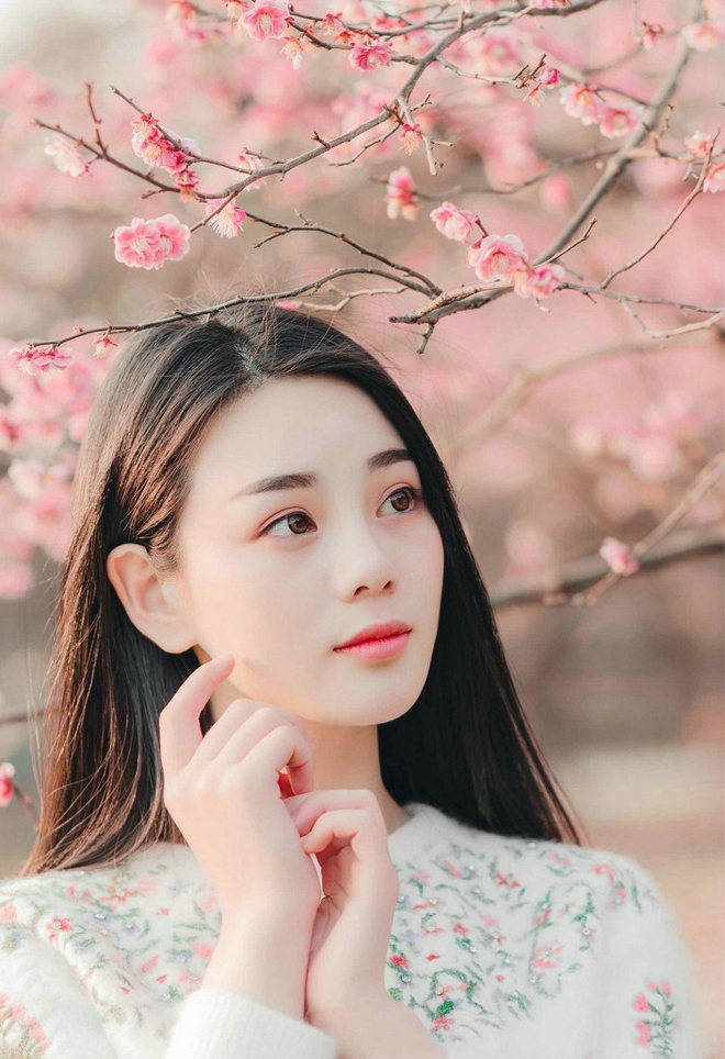 山花烂漫恬静唯美少女