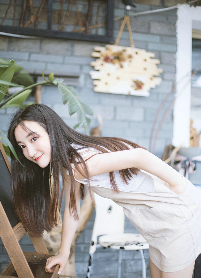 纯真善良少女齐刘海写真