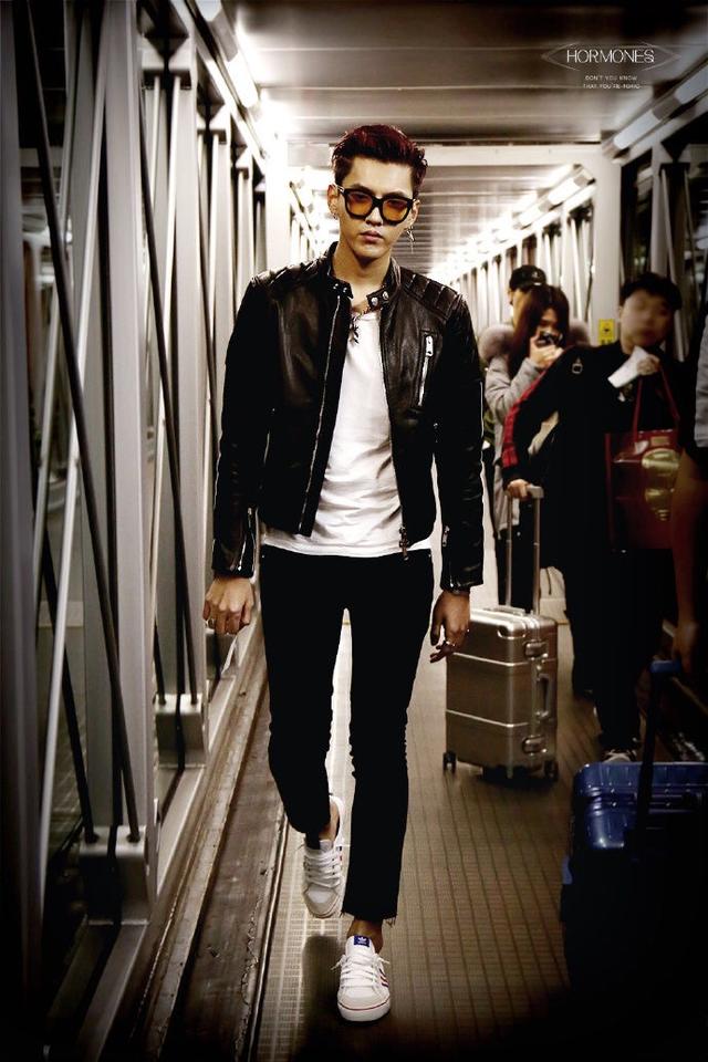 帅气吴亦凡机场照