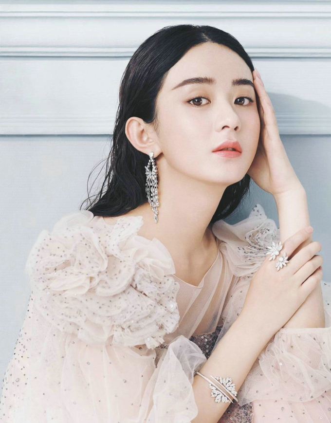 丸子头赵丽颖气质呆萌写真