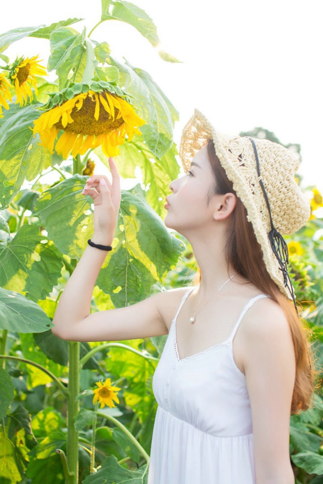 风一般的女子沐浴在阳光中清新淡雅写真