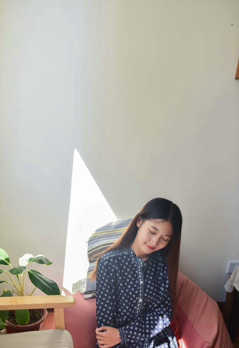 私房森系中分美女柔美温柔写真