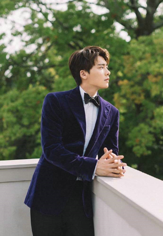 李易峰诠释华丽绅士风写真照