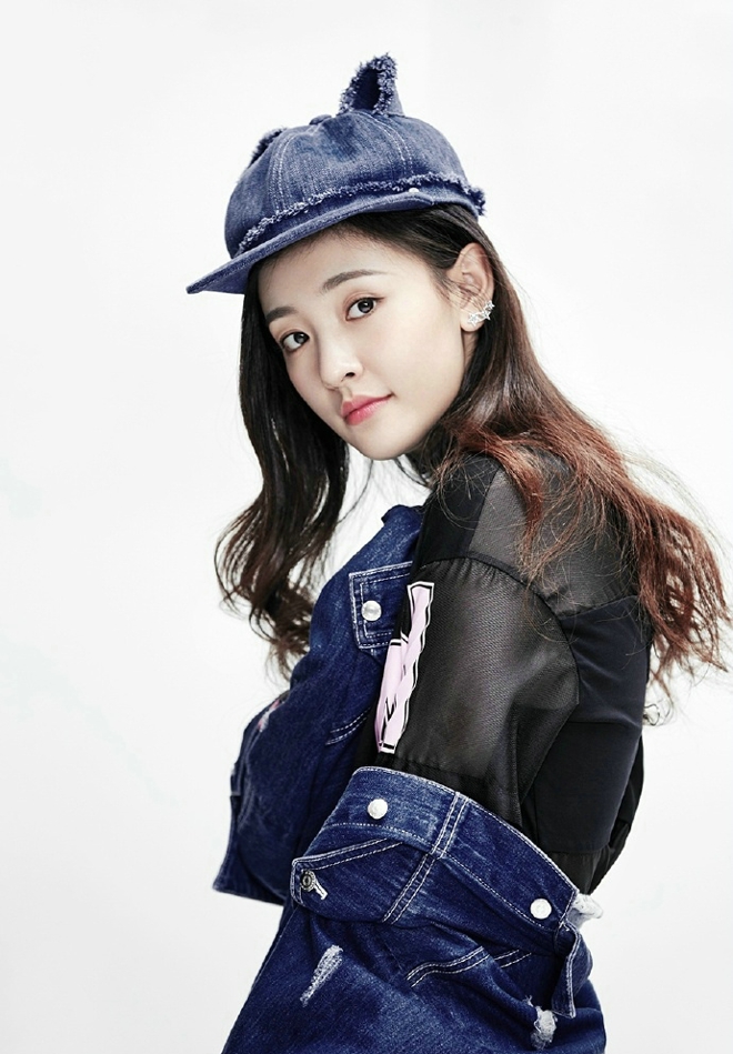 吴倩俏皮可爱写真合集